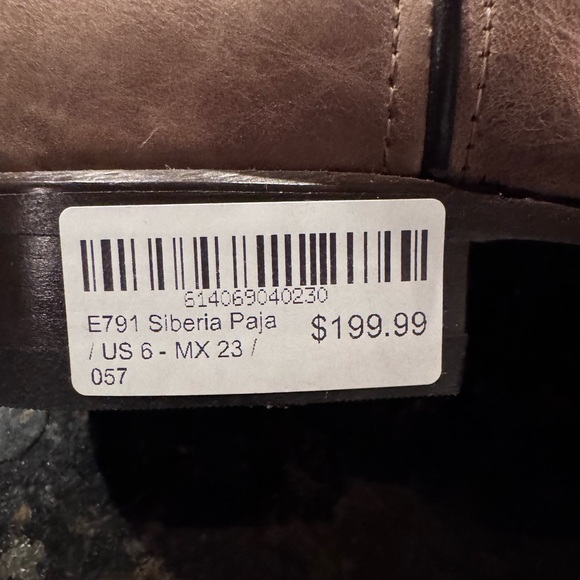 Women's Western Embroidered Tan Boots - Picture 6 of 6